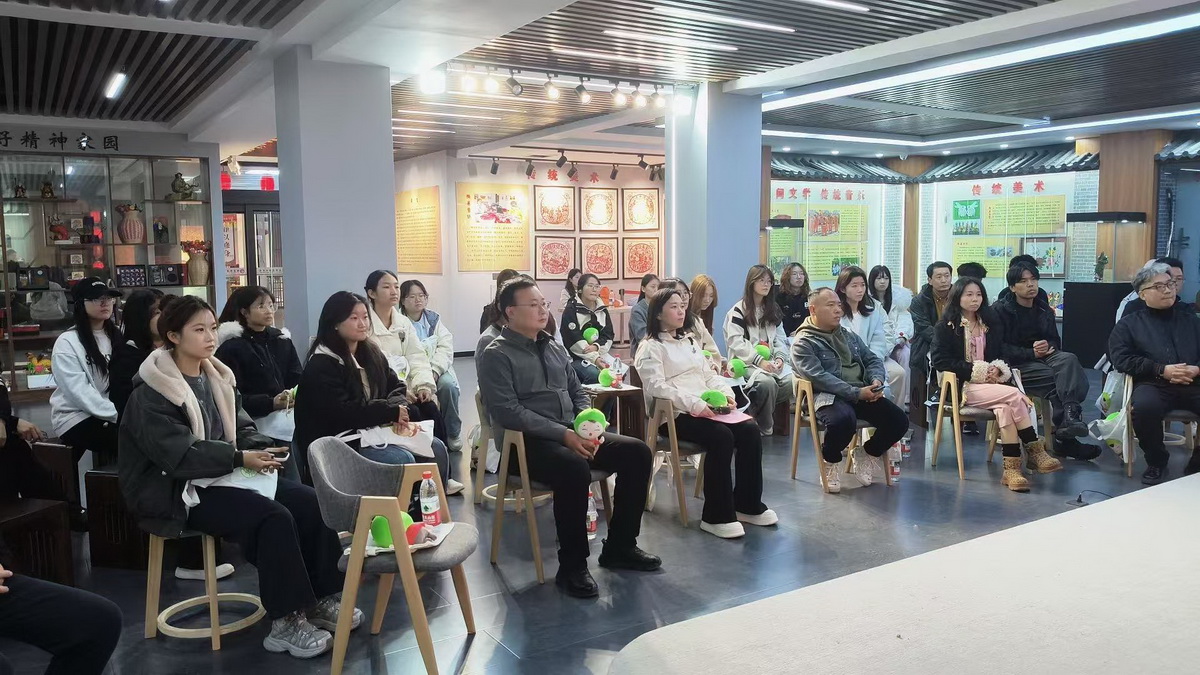 我校學(xué)子參與臨汾市'懸塑光影·文創(chuàng)賦能'青年夜沙龍教育文化交流